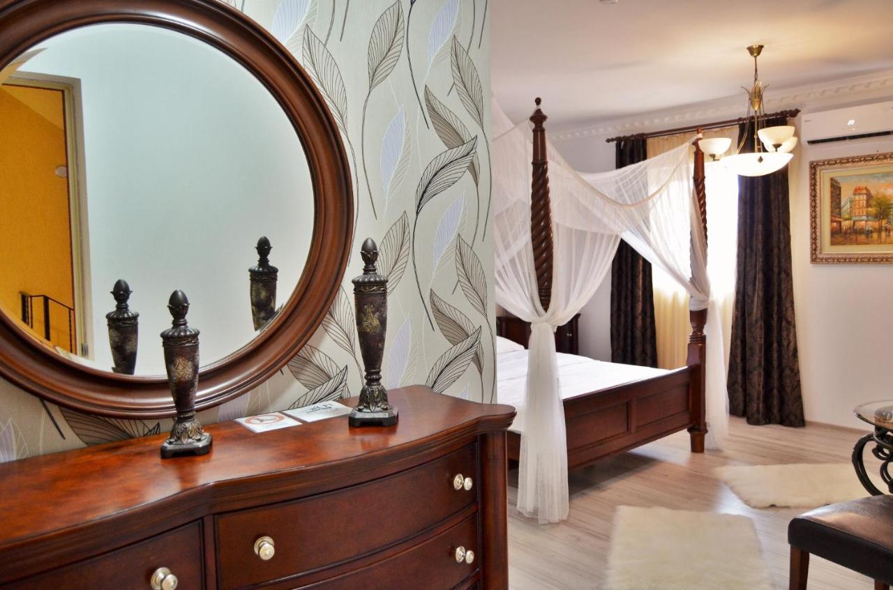Vila Nicole Hotel Haţeg Buitenkant foto